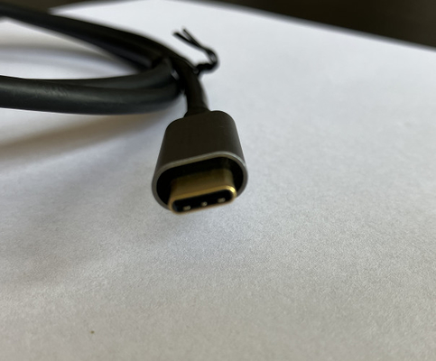 สายรัด HDMI 1.8 ม. USB 4 240w สายรัดแบบยืดหยุ่น Hdmi แบบหัวเข็มขัด